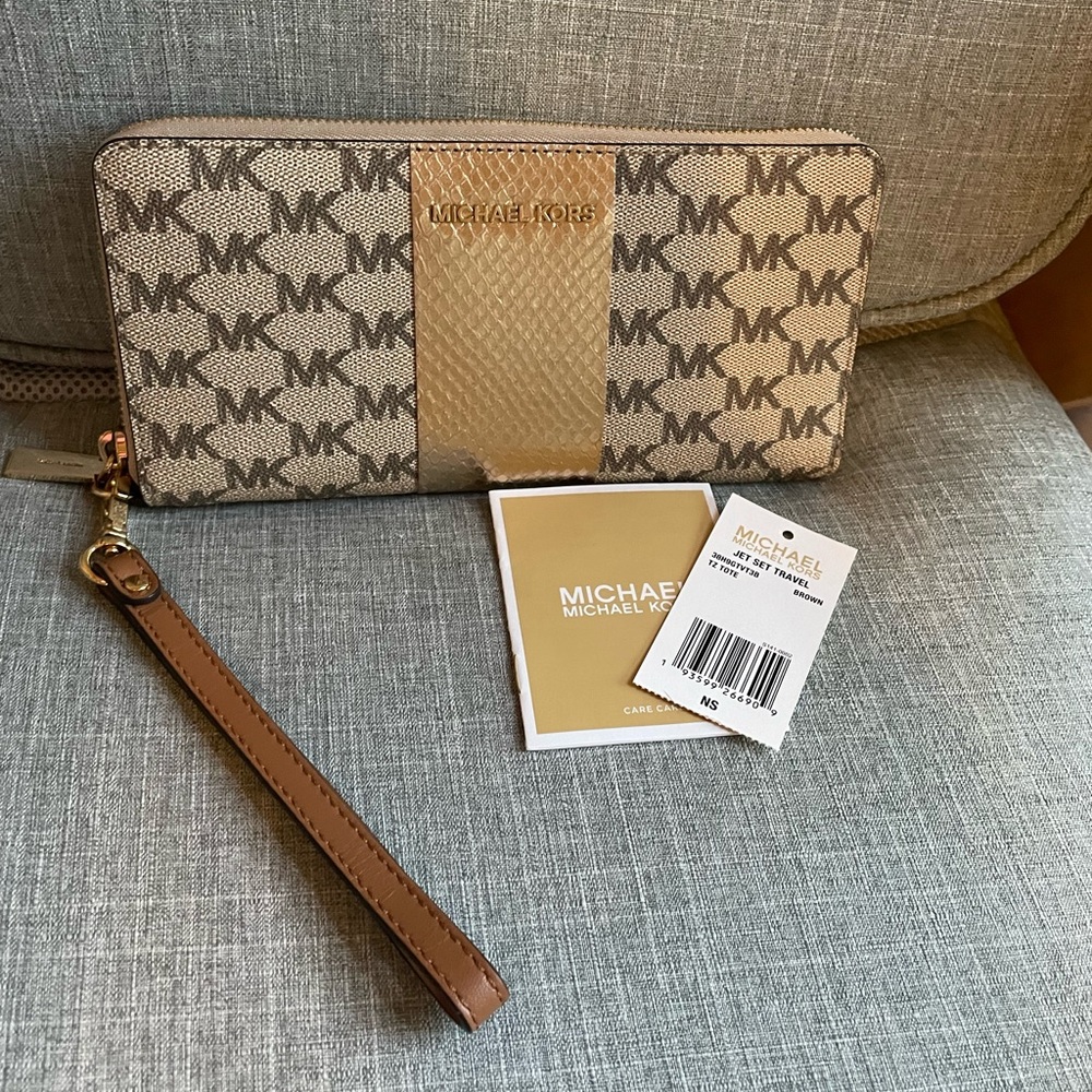 Michael kors wallet